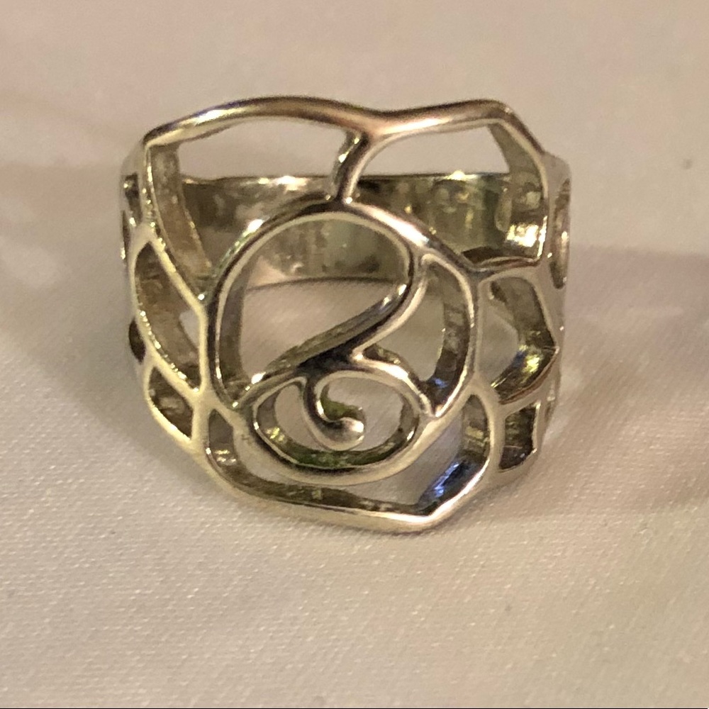 🆓Pretty silver Old Navy ring.